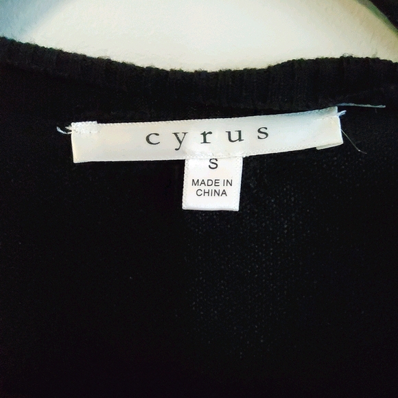 Short Sleeve Vest Cape - Picture 2 of 2